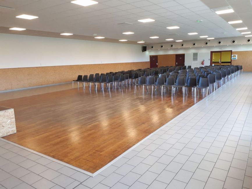 Grande Salle avec chaises