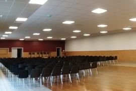 Grande Salle avec chaises01